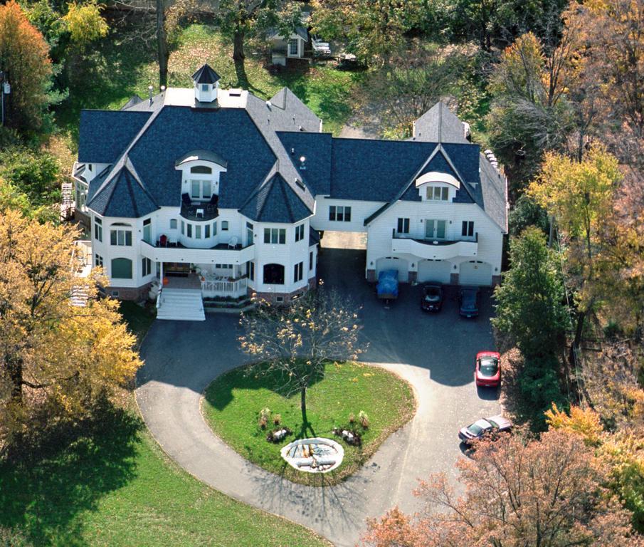 The Columbia Inn At Peralynna Exterior photo